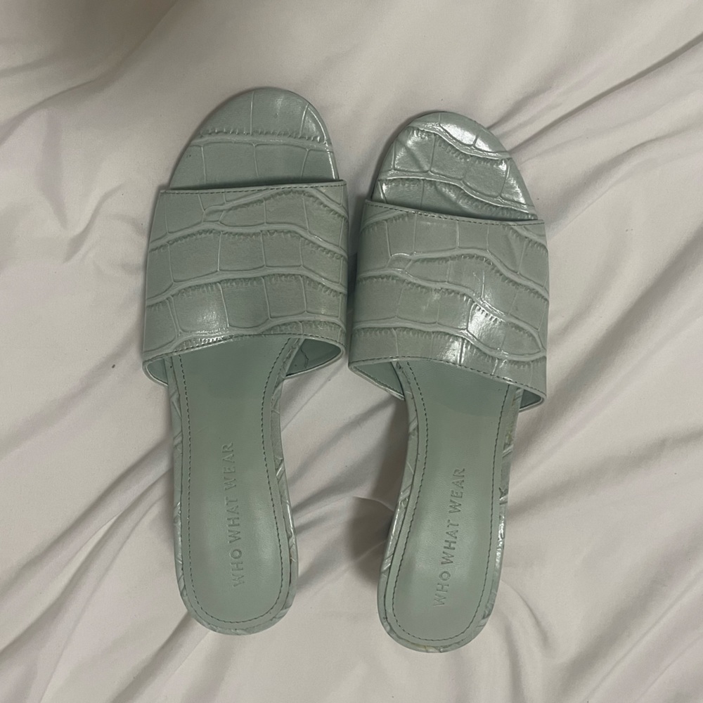 Green/blue kitten heel